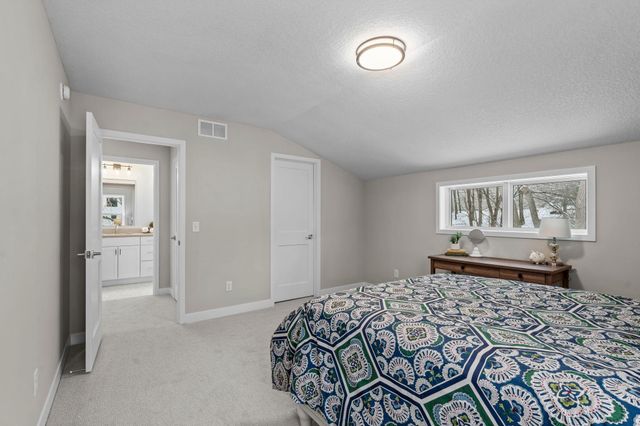 2817 Victoria Street N, Roseville, MN 55113