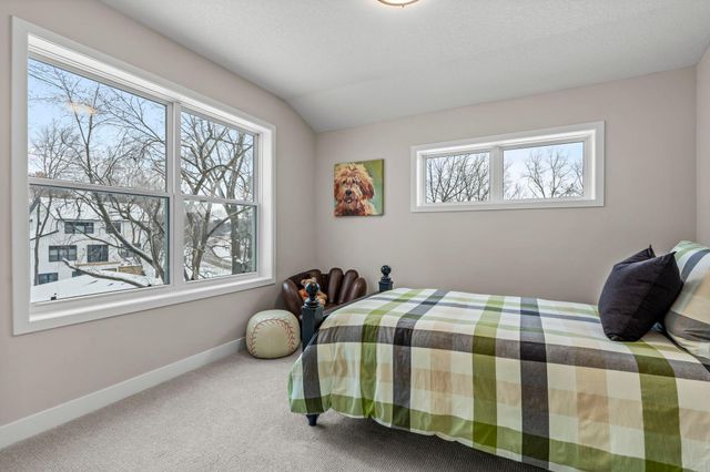 2817 Victoria Street N, Roseville, MN 55113