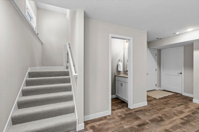 2817 Victoria Street N, Roseville, MN 55113