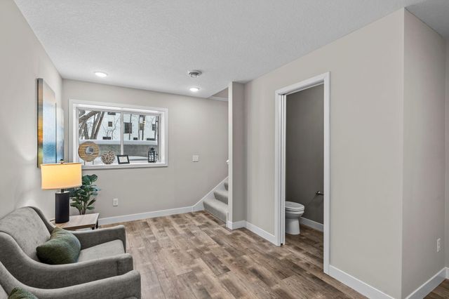 2817 Victoria Street N, Roseville, MN 55113