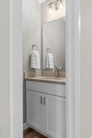 2817 Victoria Street N, Roseville, MN 55113