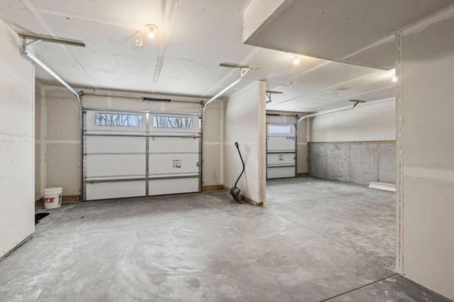 2817 Victoria Street N, Roseville, MN 55113