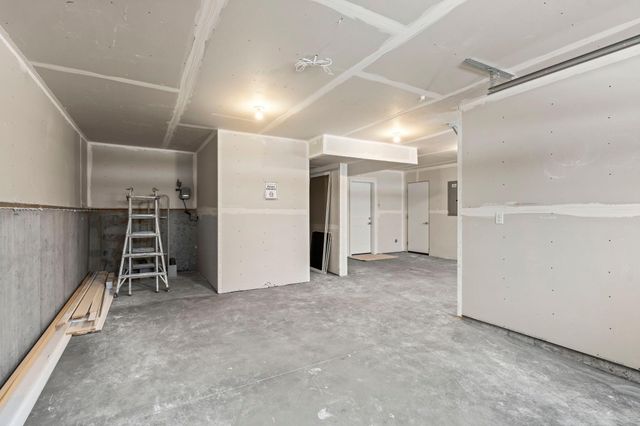 2817 Victoria Street N, Roseville, MN 55113