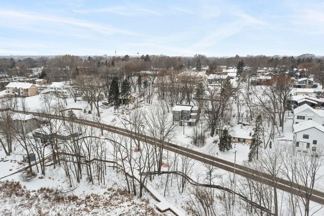 2817 Victoria Street N, Roseville, MN 55113