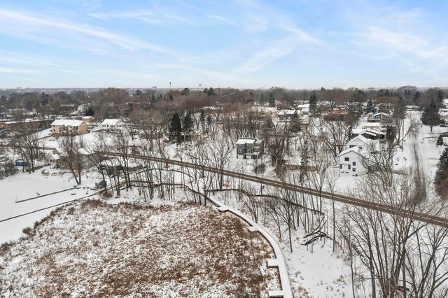 2817 Victoria Street N, Roseville, MN 55113