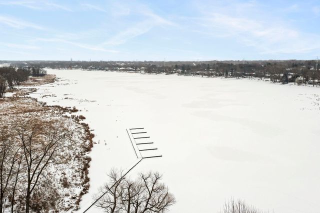 2817 Victoria Street N, Roseville, MN 55113