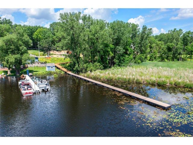 2817 Victoria Street N, Roseville, MN 55113