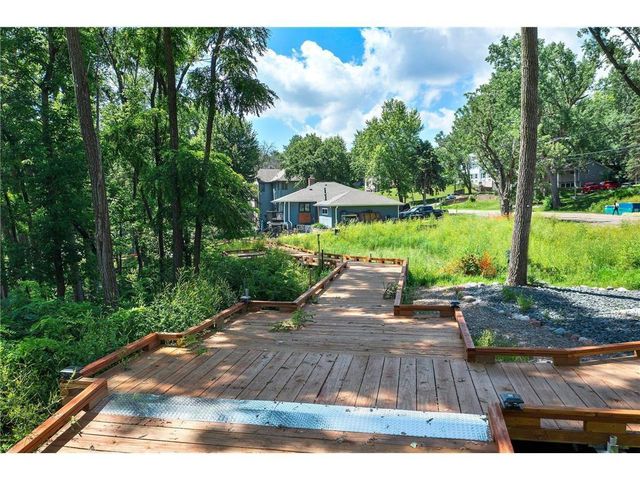 2817 Victoria Street N, Roseville, MN 55113