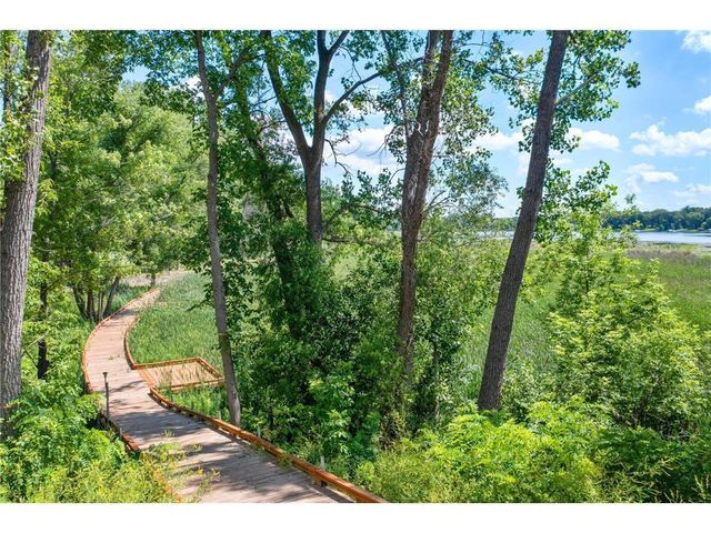 2817 Victoria Street N, Roseville, MN 55113