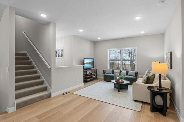 2817 Victoria Street N, Roseville, MN 55113