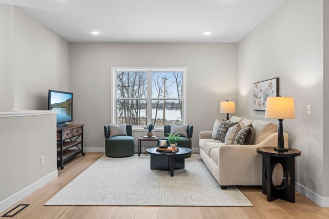 2817 Victoria Street N, Roseville, MN 55113