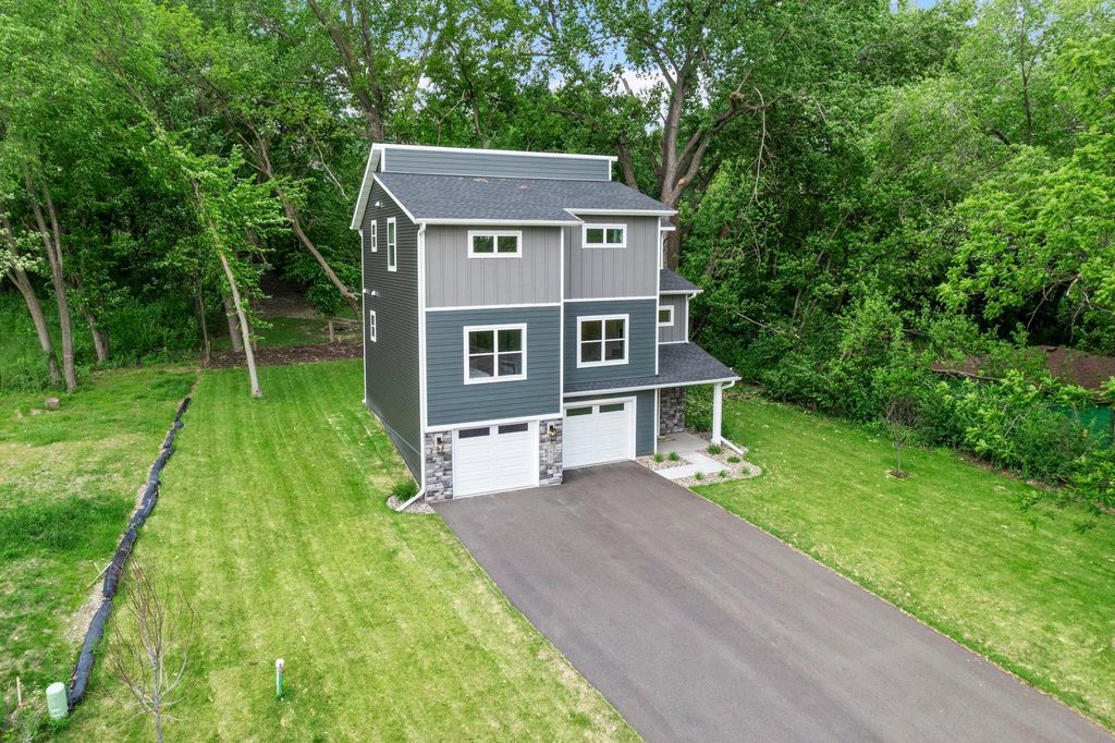 2817 Victoria Street N, Roseville, MN 55113 — photo 3