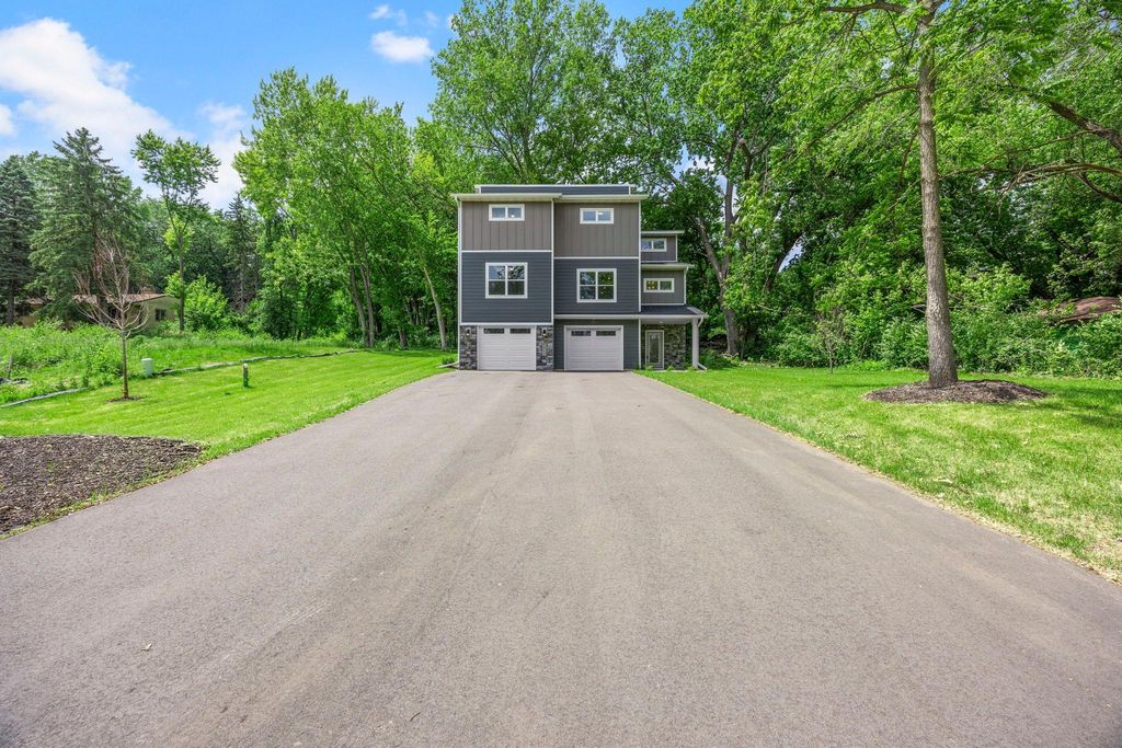 2817 Victoria Street N, Roseville, MN 55113 — photo 5