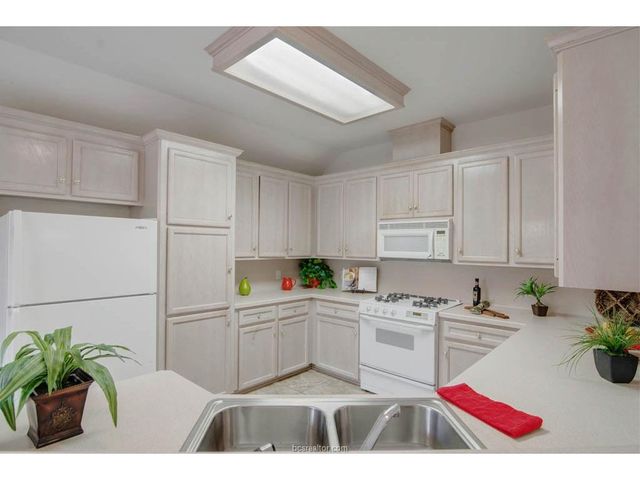 218 Stuttgart Circle, College Station, TX 77845