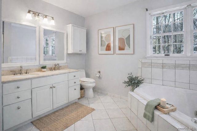 9 Trotter Lane, Poughkeepsie, NY 12603