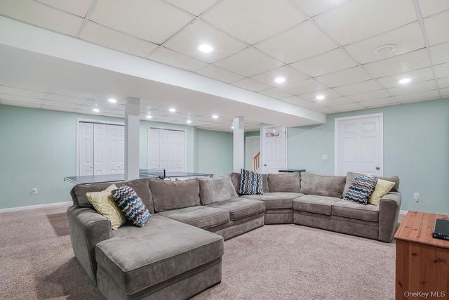 9 Trotter Lane, Poughkeepsie, NY 12603