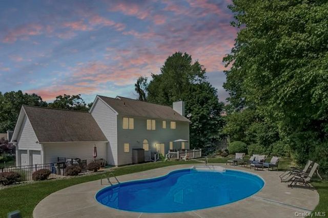 9 Trotter Lane, Poughkeepsie, NY 12603