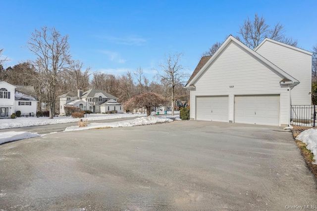 9 Trotter Lane, Poughkeepsie, NY 12603