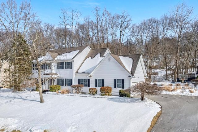 9 Trotter Lane, Poughkeepsie, NY 12603