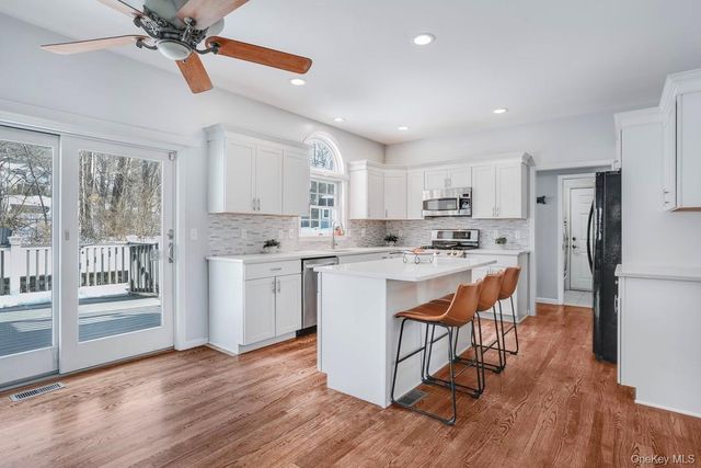 9 Trotter Lane, Poughkeepsie, NY 12603