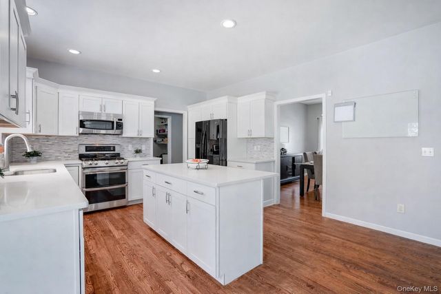 9 Trotter Lane, Poughkeepsie, NY 12603