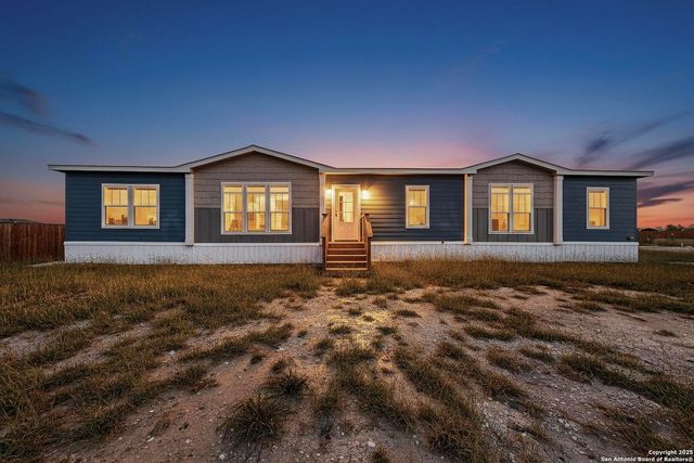 173 Medina Verde, Natalia, TX 78059