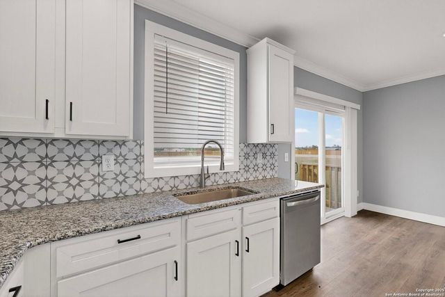 173 Medina Verde, Natalia, TX 78059