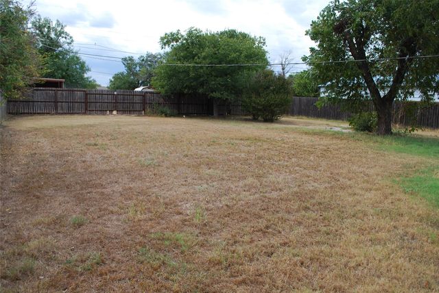 1720 Avenue K, Anson, TX 79501