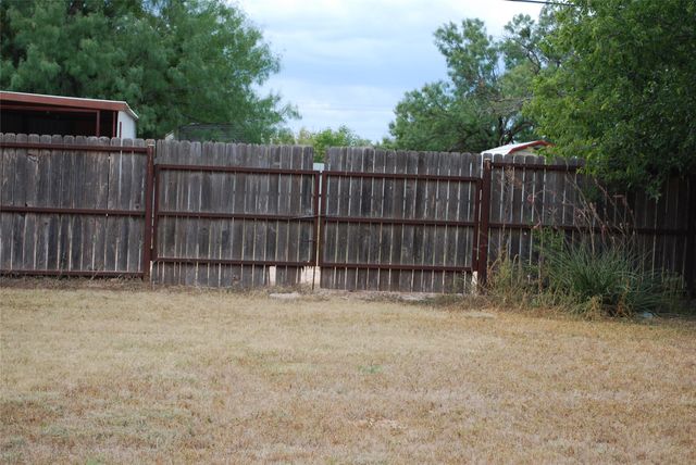1720 Avenue K, Anson, TX 79501
