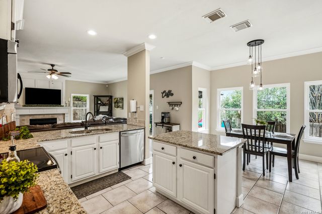13314 Galicia, Universal City, TX 78148