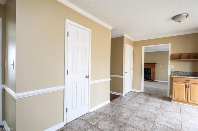 1601 Trinity Garden Circle, Clemmons, NC 27012