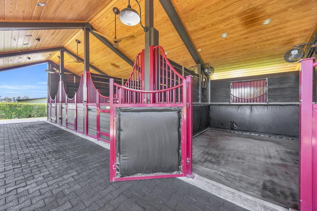 Image 8 of property listing at 12880 Indian Mound Road, Wellington, FL 33449