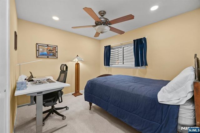 15 Littlewood Court, Wayne, NJ 07470