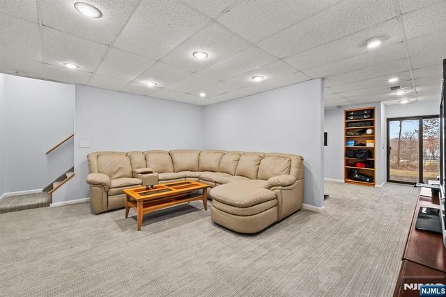 15 Littlewood Court, Wayne, NJ 07470