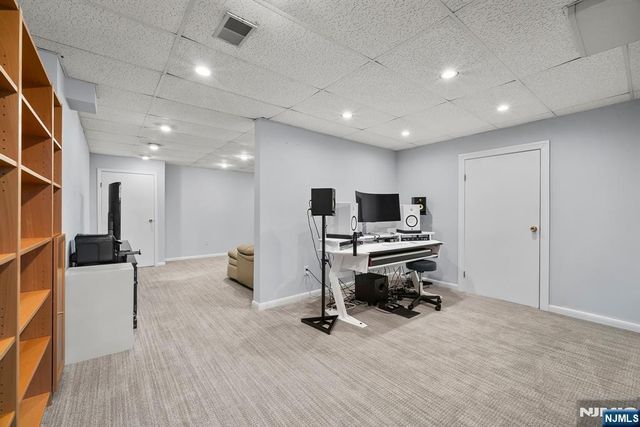 15 Littlewood Court, Wayne, NJ 07470