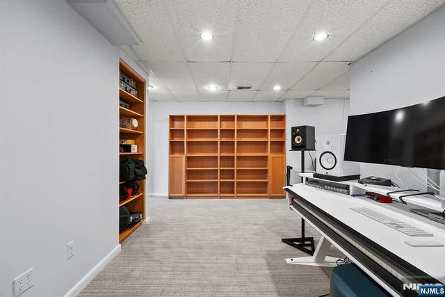 15 Littlewood Court, Wayne, NJ 07470