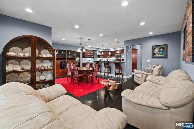 15 Littlewood Court, Wayne, NJ 07470