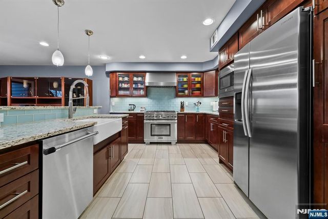 15 Littlewood Court, Wayne, NJ 07470