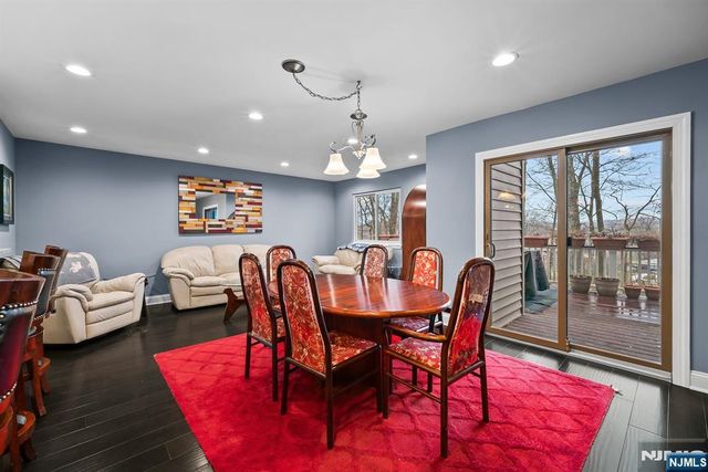 15 Littlewood Court, Wayne, NJ 07470