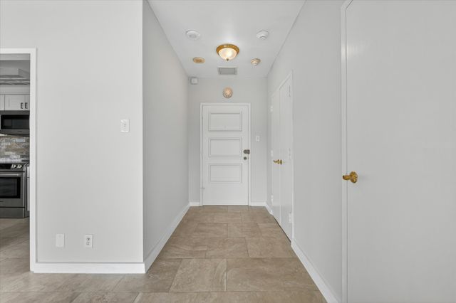 6211 W Northwest Highway G312, Dallas, TX 75225