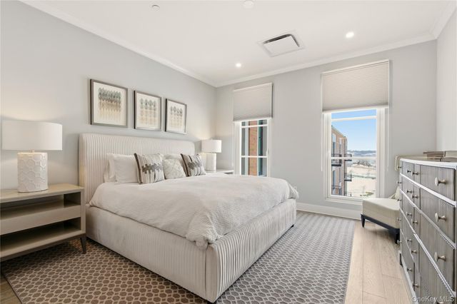 100 Garvies Point Road 1301, Glen Cove, NY 11542