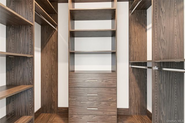 100 Garvies Point Road 1301, Glen Cove, NY 11542