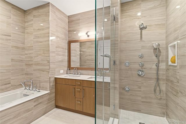 100 Garvies Point Road 1301, Glen Cove, NY 11542