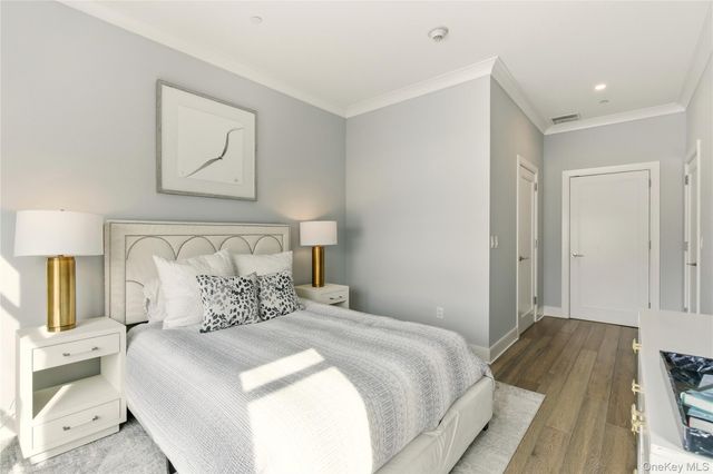 100 Garvies Point Road 1301, Glen Cove, NY 11542