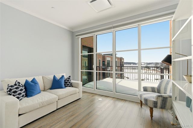 100 Garvies Point Road 1301, Glen Cove, NY 11542