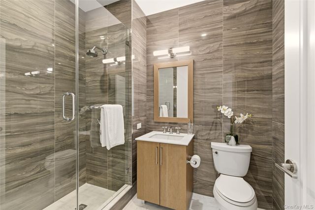 100 Garvies Point Road 1301, Glen Cove, NY 11542