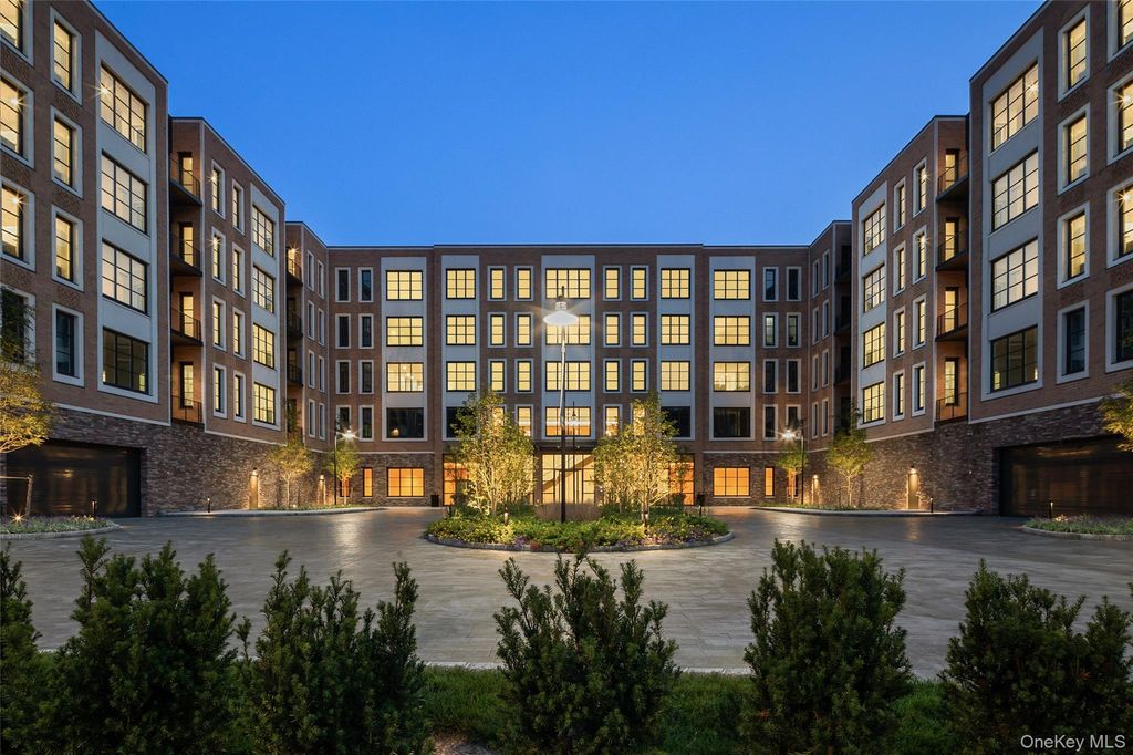 100 Garvies Point Road 1301, Glen Cove, NY 11542