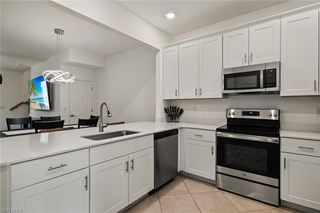 2934 Citrus ST, Naples, FL 34120