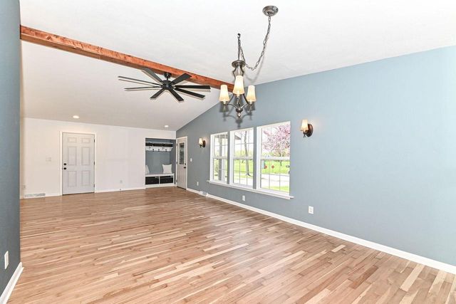 8122 Wake Forest DRIVE, Oak Creek, WI 53154