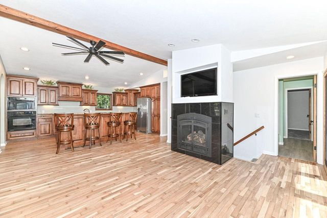 8122 Wake Forest DRIVE, Oak Creek, WI 53154